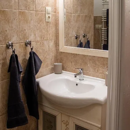 Frupi-apartmanok * Ostoros