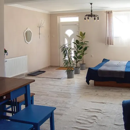 Frupi-apartmanok * Ostoros